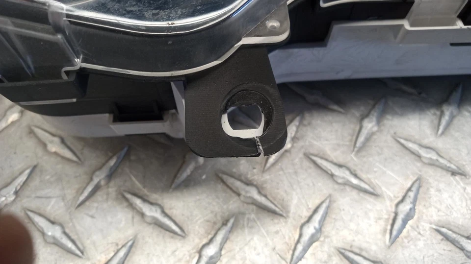 06-08 MONTAJE CUADRO DE INSTRUMENTOS VELOCÍMETRO CORVETTE C6 Foto 4 de 4