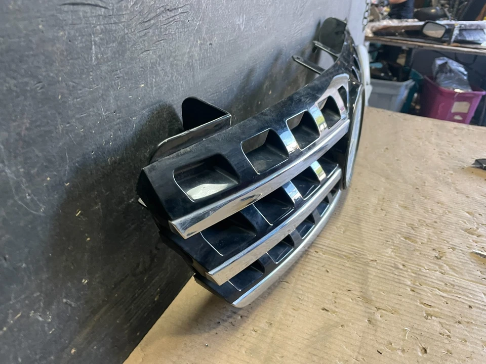 Parrilla superior delantera Mercedes Benz ML350 ML550 2006 2007 2008 R5367 DG Foto 3 de 4