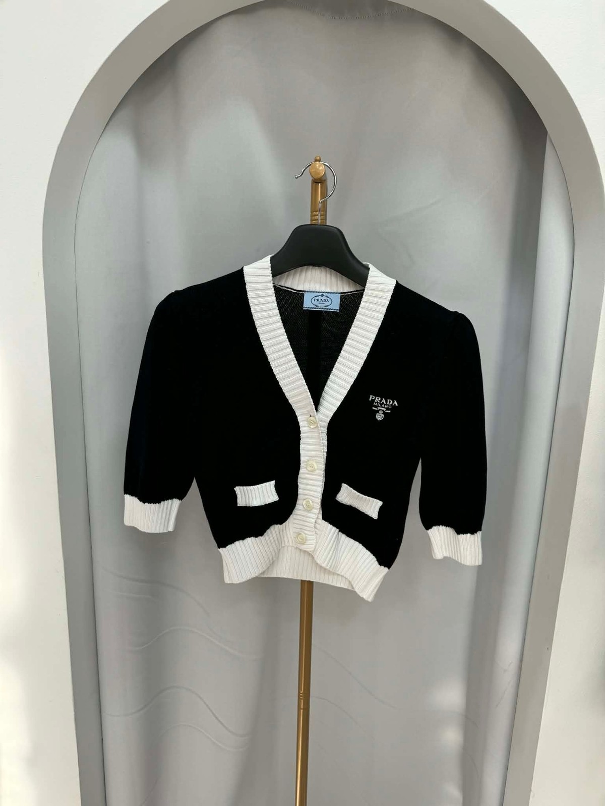 Prada Cotton Cropped Cardigan Size 38 152163071