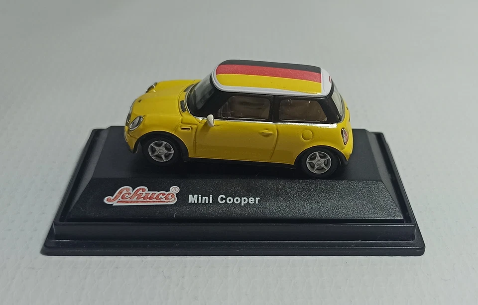 SCHUCO MINI COOPER GERMAN FLAG ROOFTOP 1:72 DIECAST MINI TOY CAR w/ CASE - Image 3 of 4