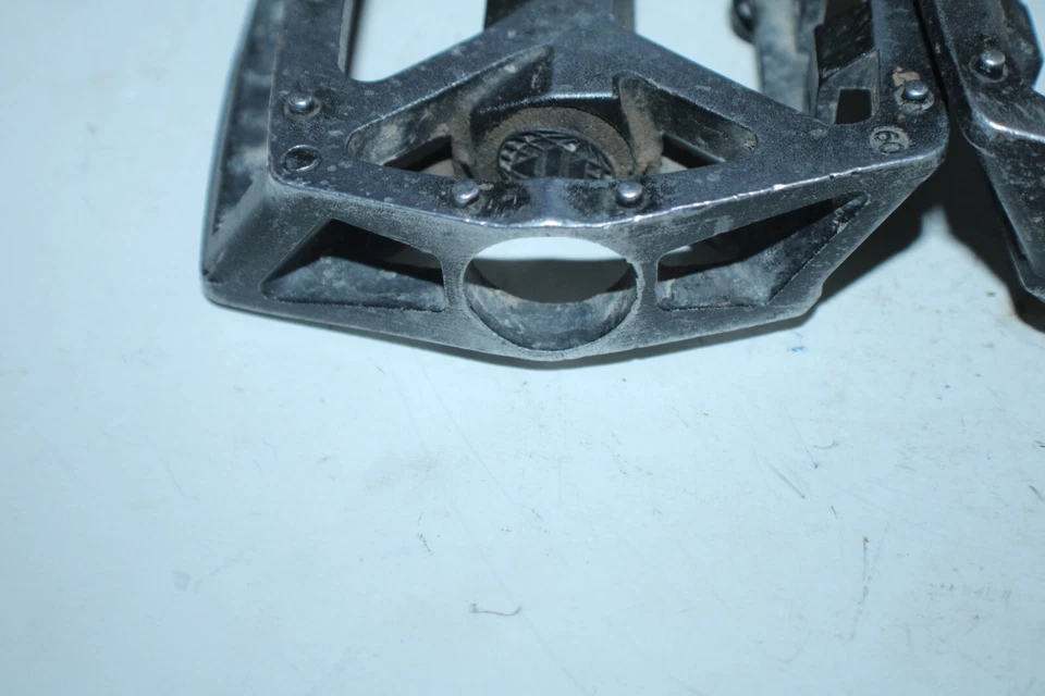 Wellgo Platform 骑行踏板 平灰色 9/16 英寸 混合山地车 硬尾 美国 托运人 — 第 4/4 张图片