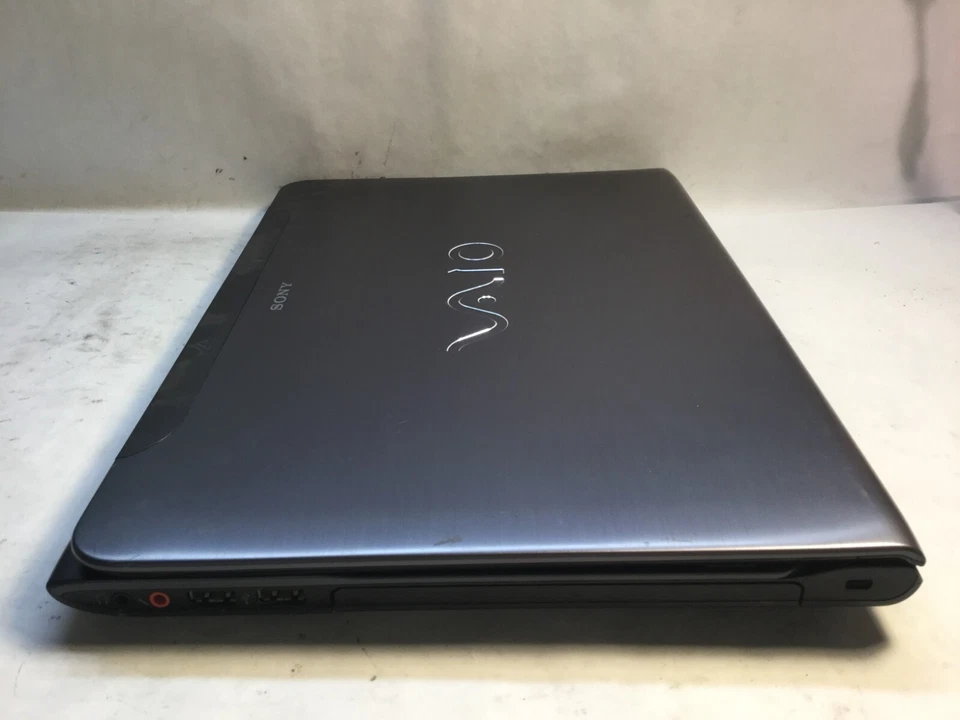 Sony Vaio SVE14AE13L 14" Intel  i7-3632QM- NO POWER/BROKEN HINGE- MZ - Image 3 of 4