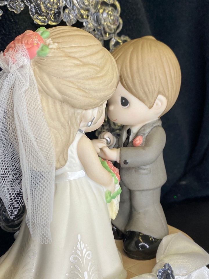 Red Rose Bouquet PRECIOUS MOMENT Wedding Cake Topper top groom top