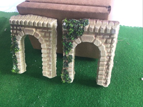 2 X Z Scale Tall Style Tunnel Mouths, Single Track, Pre Painted/ Foliage - Picture 7 of 7