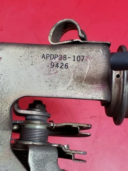 1999-2004 Nissan Frontier Throttle Body Assemmbly 6 cylinder AT Used - Image 2 of 4