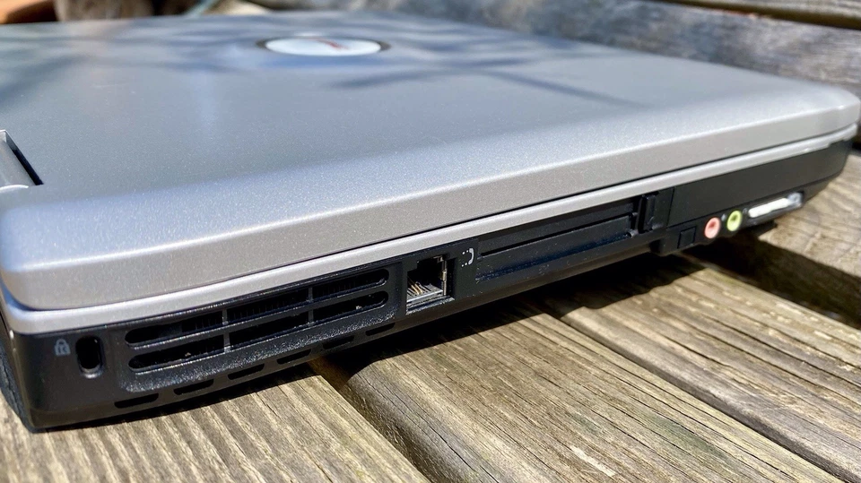 Vintage Compaq Presario 2100 2104EU XP Laptop Radeon Celeron 256MB DDR *No PSU* - Image 4 of 4