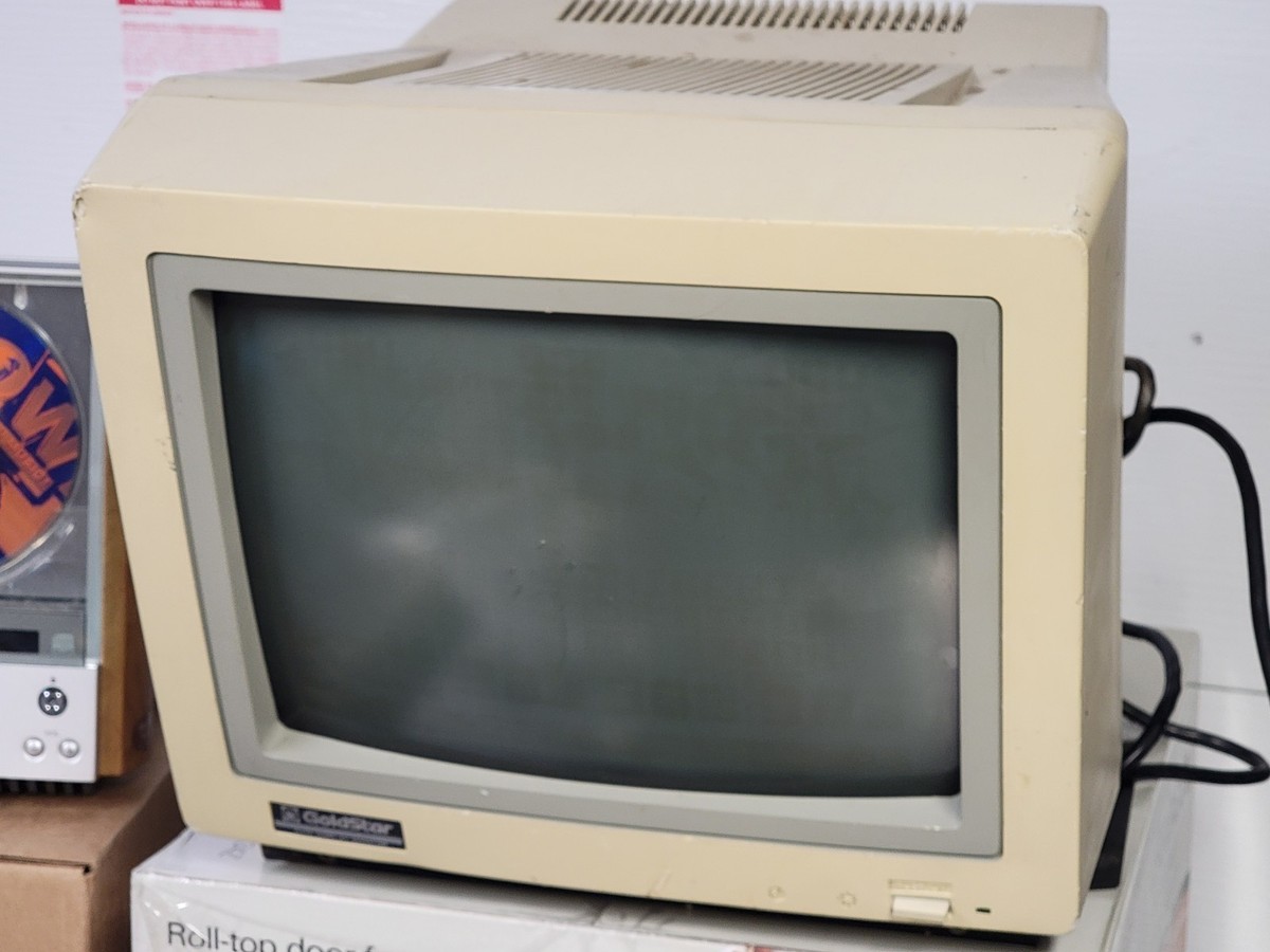 Goldstar MBM-2105A 2105G Vintage Monitor Apple II Atari C64