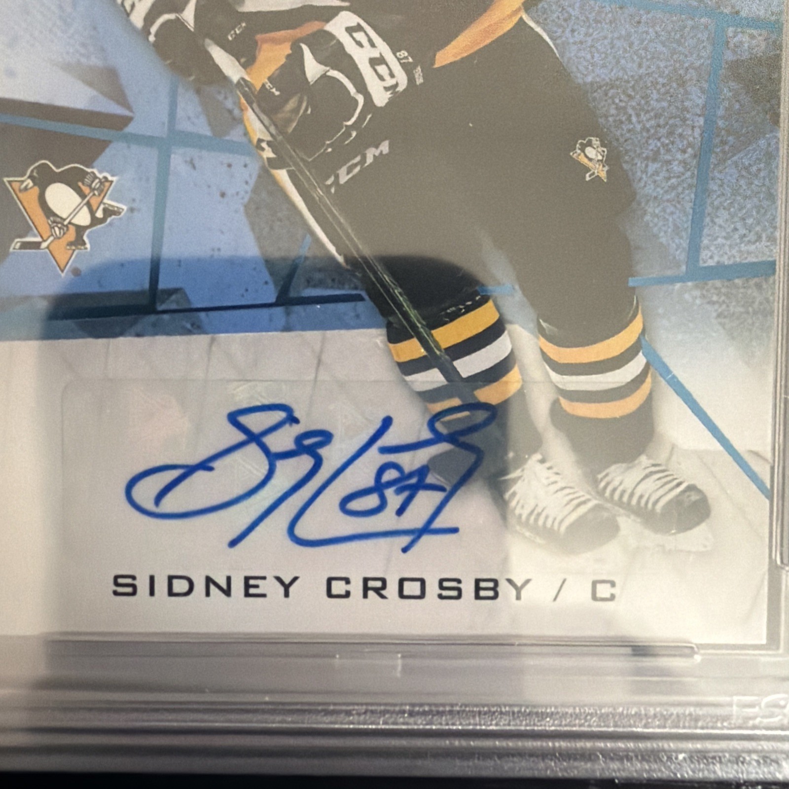 2021-22 SP Game Used Blue Autograph Sidney Crosby #2 PSA 9 Penguins view 3