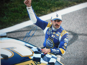 Chase Elliott signed 2025 KANSAS VICTORY #9 KBB Chevy THUMBS UP 8x10 Photo