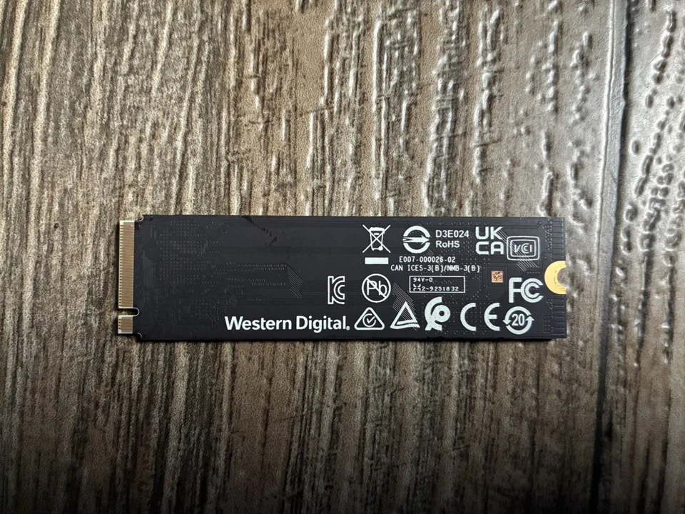 Western Digital 2TB WD Blue SN5000 NVMe SSD, PCIe Gen 4.0 Foto 2 de 2