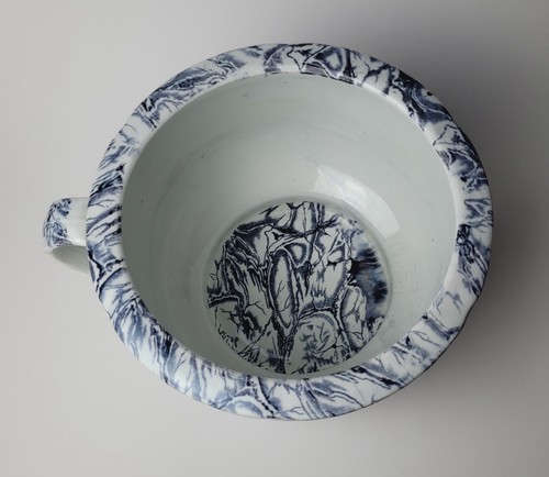 Unusual Antique Blue White Marblized Porcelain Mulberry Chamber Pot with Handle - Picture 2 of 14