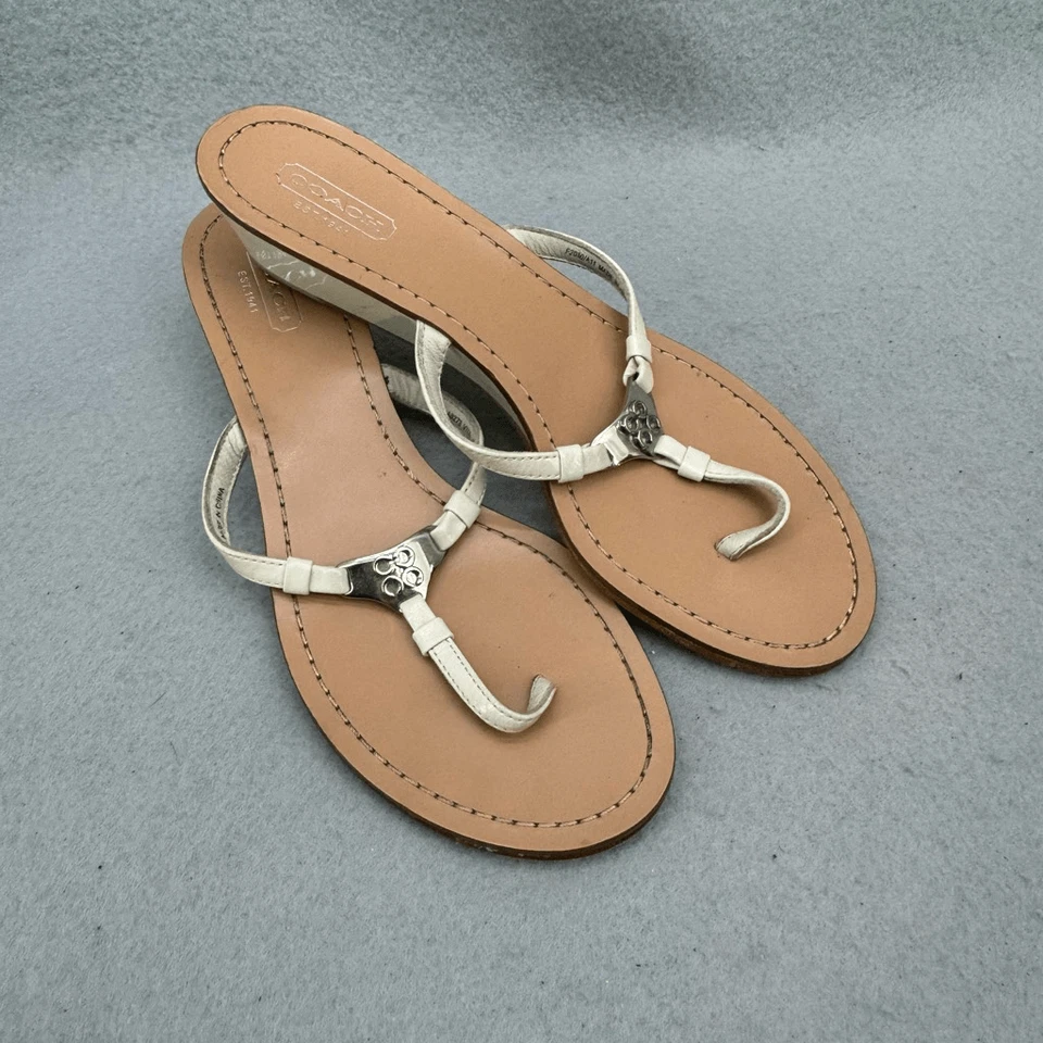 Sandalias chanclas de cuero Y2K Coach para mujer beige blancas Vita con tacón de cuña talla 7 Foto 2 de 4