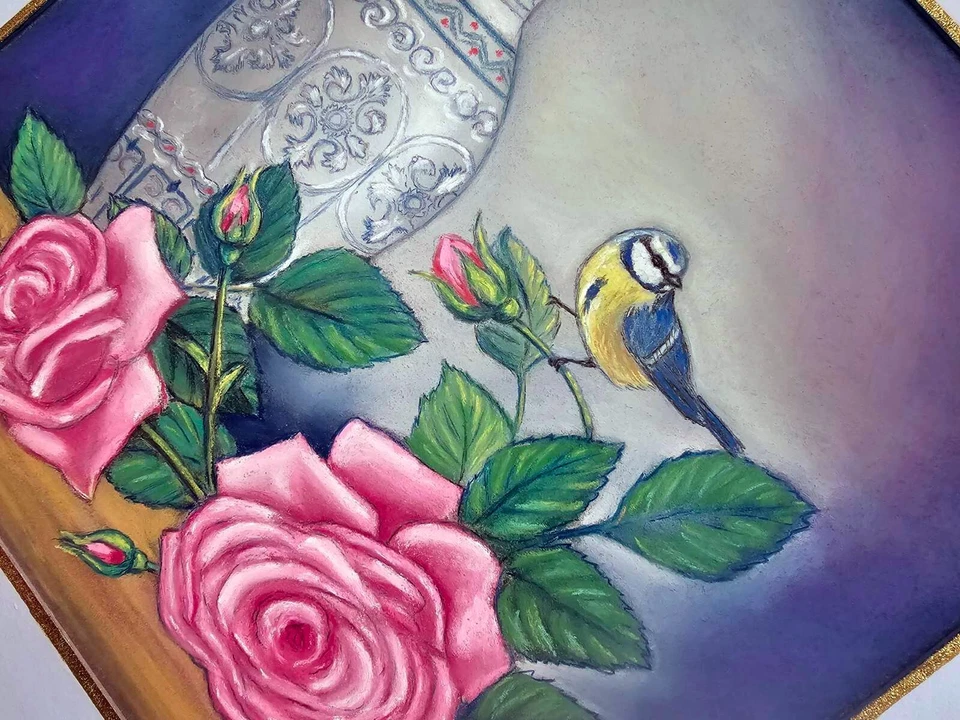 Pintura Original Floral Pastel Bodegón Rosas Rosas con Jarrón Vintage y Pájaro Foto 4 de 4
