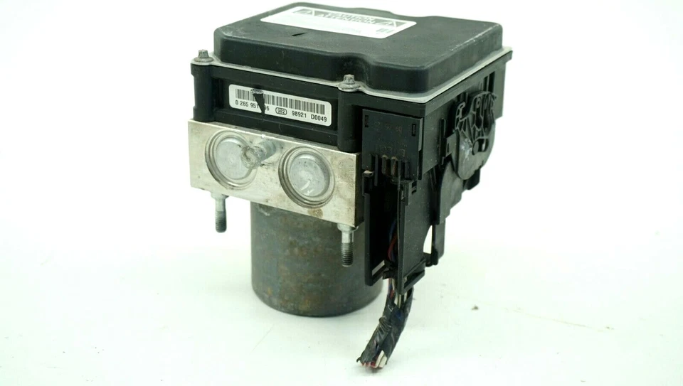 Toyota Camry XV40 LE 2010 2,5 L gasolina ABS antibloqueo bomba de freno módulo de control OEM Foto 4 de 4