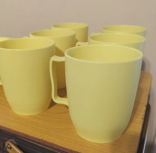 Vintage 1970s Hawkeye by Burlington Woven Picnic Basket W/ Dishes - Picture 4 of 19