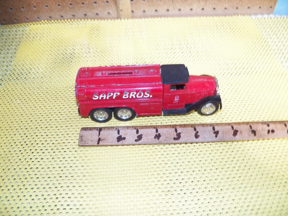 Vintage ERTL 1930 Diamond T Tanker Truck Bank - SAPP BROS. - Omaha, Nebraska - Image 3 of 4