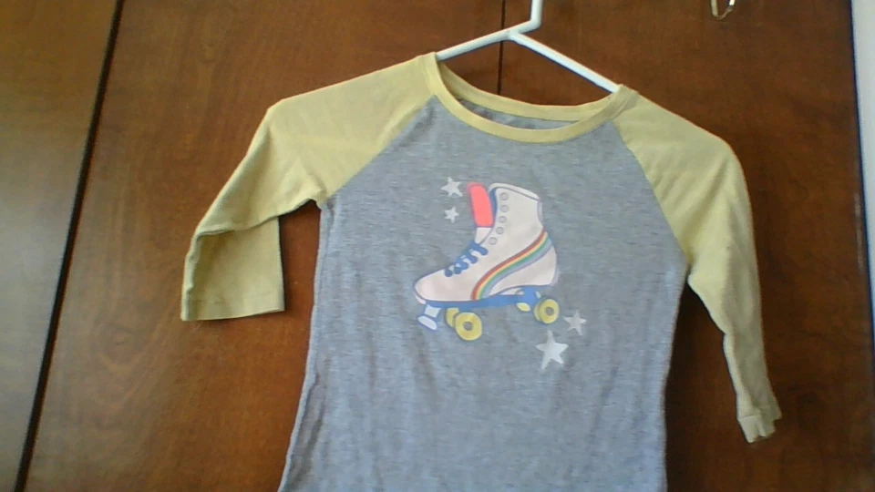 Camiseta Circo Niñas Talla S (6/6X) Rollerskate 3/4 Slv Linda/Divertida *Manchas en Slvs Foto 4 de 4