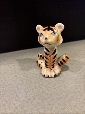 36) Vintage Sitting Tiger Cat Figurine Beautiful Blue Eyes