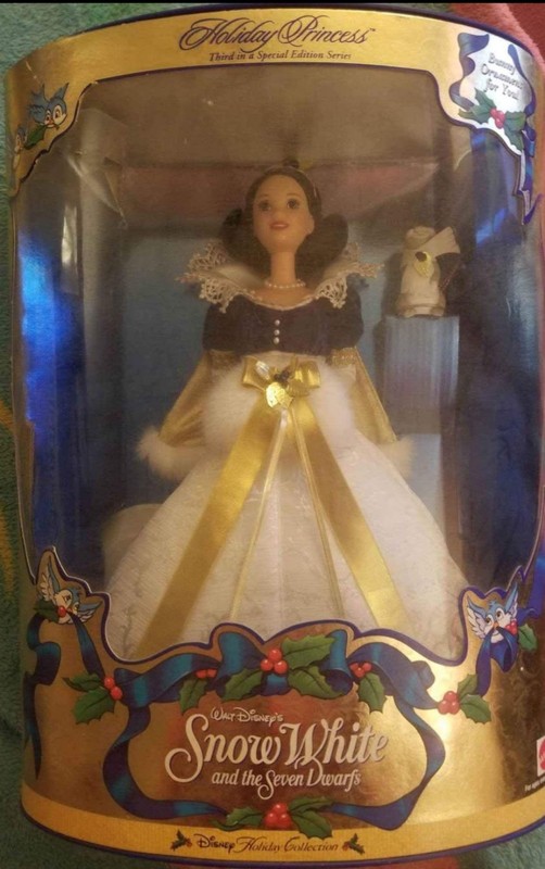 Disney Holiday Princess Snow White Doll. Disney Holiday Collection