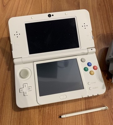 New Nintendo 3DS Konsole in Weiss | Funktion OK | mit Ladekabel und Stift