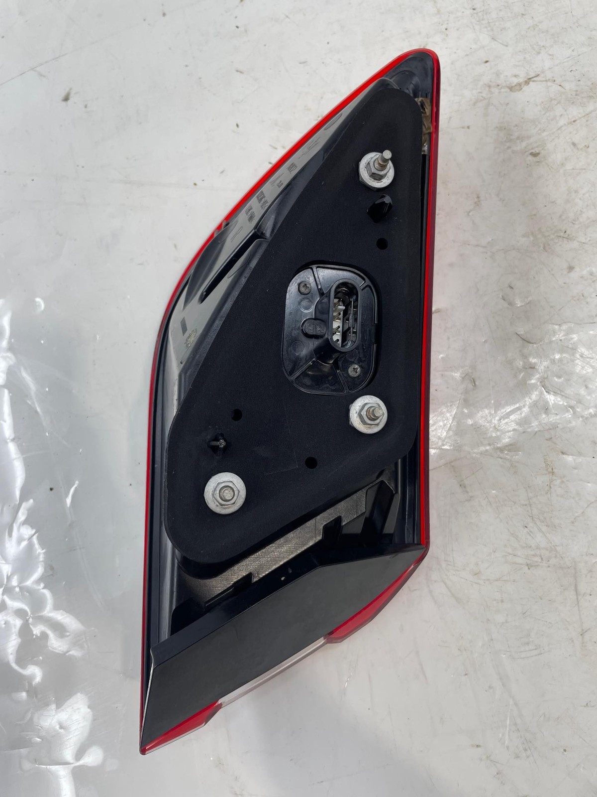 2014 Maserati Quattroporte S RH Passenger Rear Taillight Assembly 6700054510 OEM