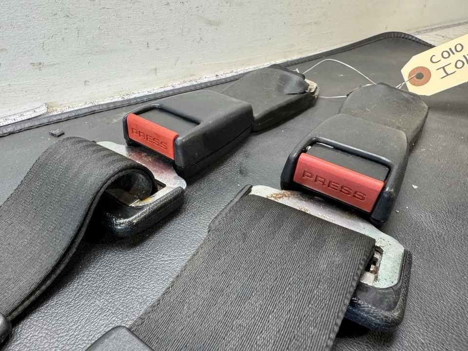 Cinturones de seguridad traseros Porsche 924 Foto 3 de 4