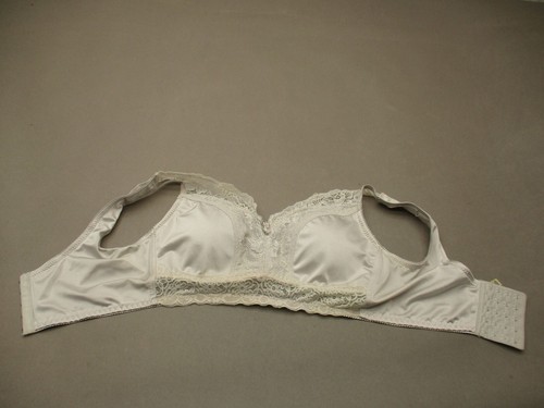 Rhonda Shear Size M Womens Gray Lace Wireless Lined Bralette 8G - Picture 3 of 9