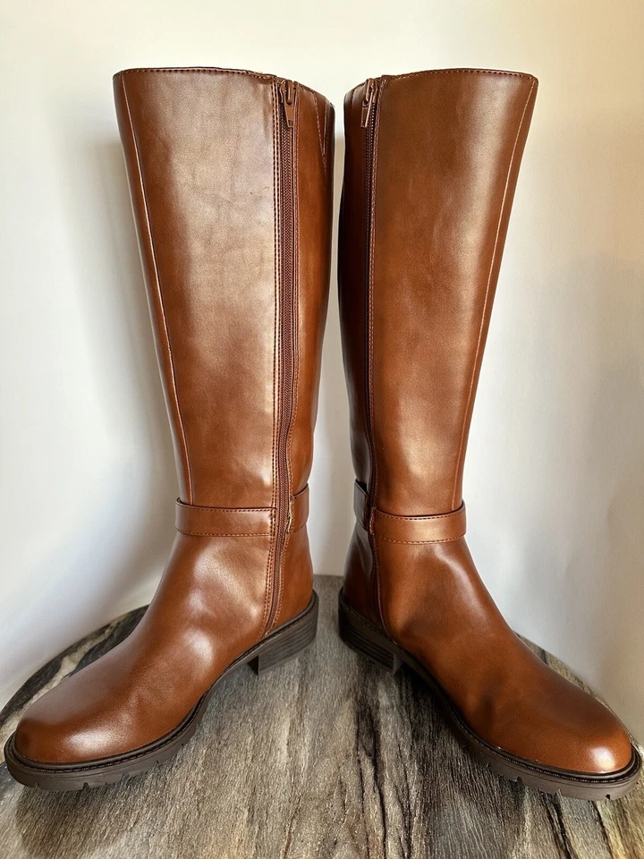 NY&Co Mujer Talla 7M Botas Altas Coñac Cremallera Hebillas Laterales Suelas de Goma Foto 3 de 4