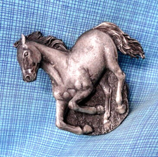 Running Horse Belt Buckle Western Mustang Sports Mascot Vtg 70s Bergamot .NOX234