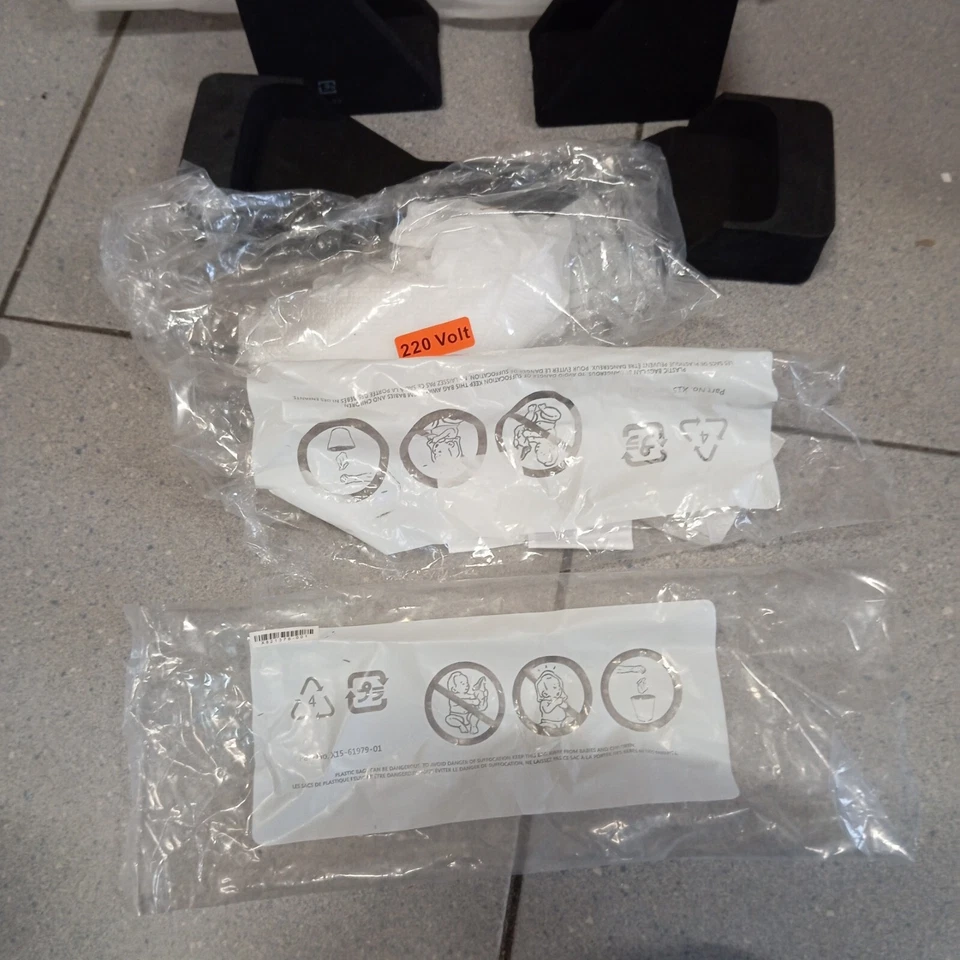 SCATOLA VUOTA PER XBOX 360 - KINECT 4 GB - COMPLETA DI IMBALLI INTERNI - Immagine 3 di 4