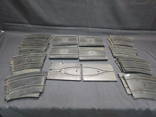VINTAGE AC GILBERT SLOT CAR TRACK - 20 CURVED, 8 STRAIGHT & 2 Special Track
