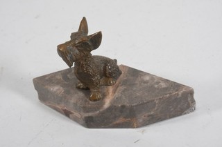 O55U01 Bronze Figur Hund auf Marmorsockel Art Deco Briefbeschwerer um 1930