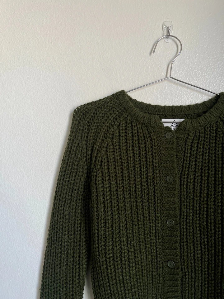 Cárdigan corto UNIF x Urban Outfitters Chloe en verde oliva talla PEQUEÑO Foto 2 de 4