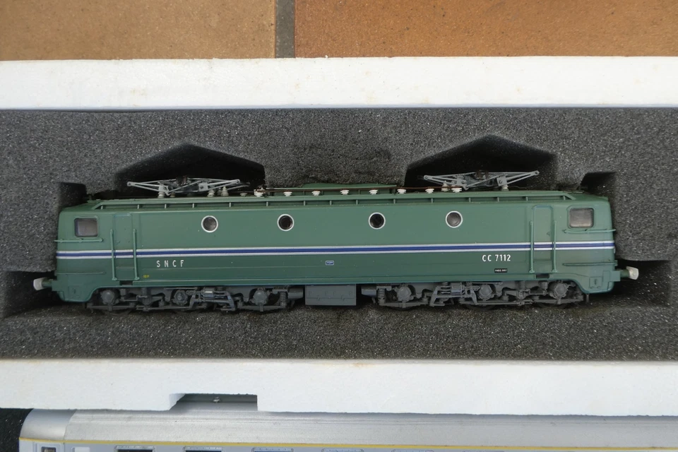 Coffret locomotive CC 7100 + 3 voitures DEV Inox SNCF Rivarossi HO ref R0610 - Photo 2/4