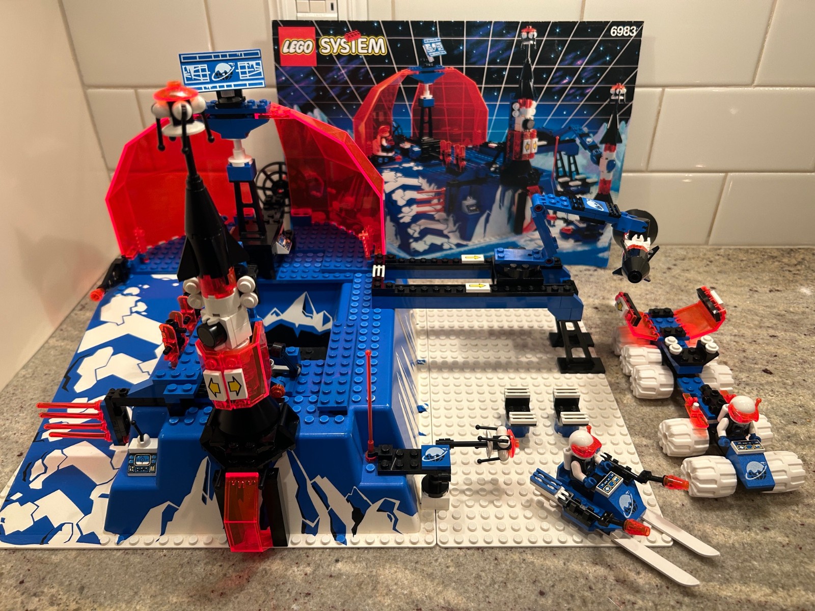 Lego Space Ice Planet 2002 - Ice Station Odyssey set 6983, 100% Complete, Manual