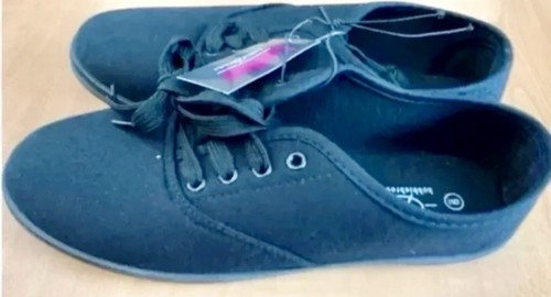 New womans bobbie brooks canvas boat shoes size 9 black sneakers