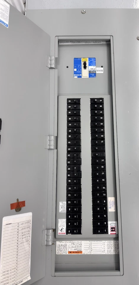 Cutler Hammer PRL1a PR-Line Panelboard 225 Amp 208Y/120V 4 cables 42 espacio, ED3200 Foto 3 de 4