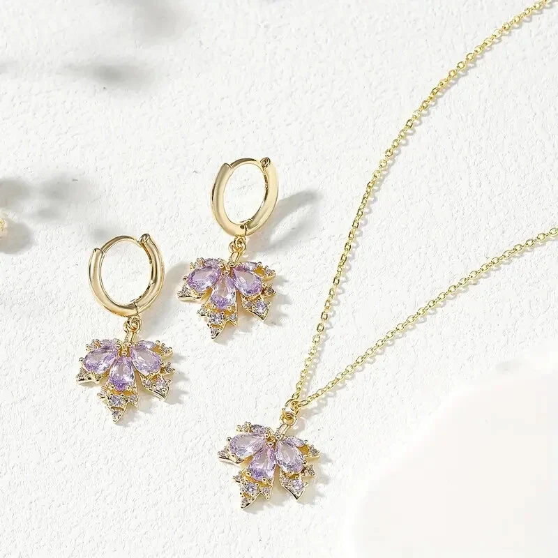 Conjunto de collar y pendientes de amatista púrpura creados en laboratorio de pera enchapados en oro amarillo de 14 k Foto 4 de 4