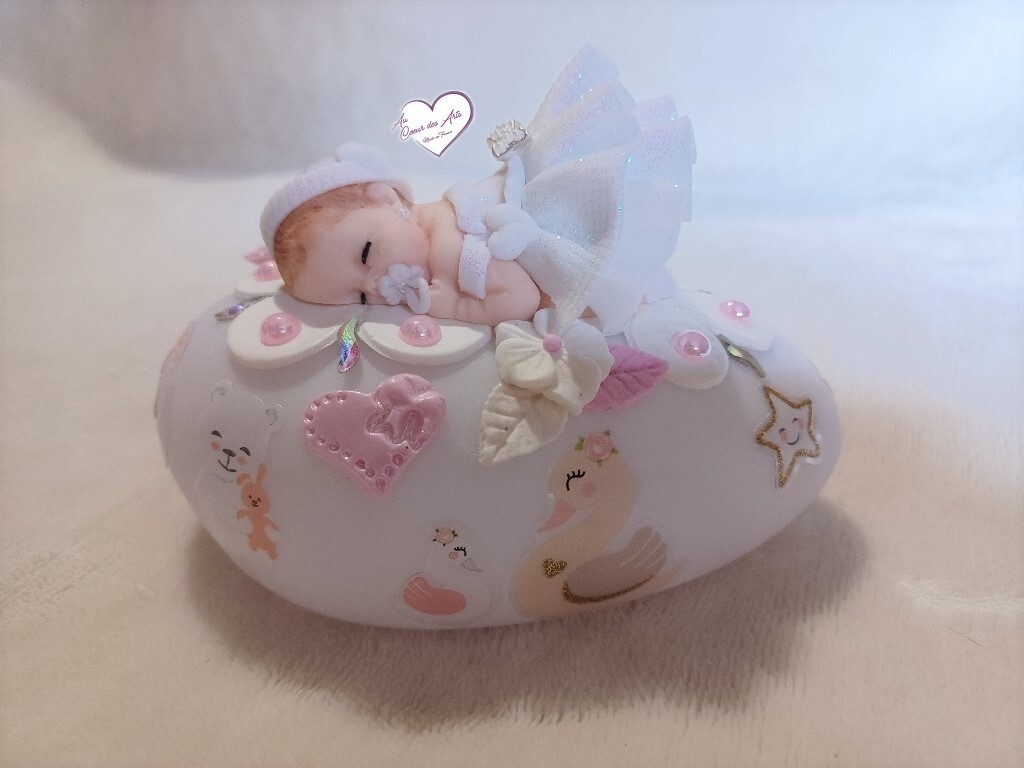 Galet lumineux bébé fimo fille, veilleuse design 12cm en pâte polymère blanche