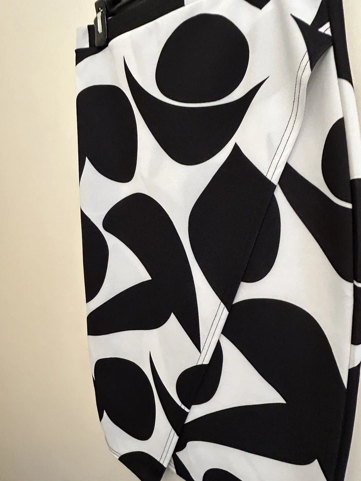 Women's Abstract midi  skirt Size UK 8 pre owned - Image 4 of 4