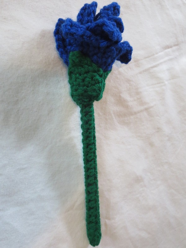 HANDMADE Knit CROCHET Flower BLUE ROSE Floral LONG GREEN Stem HOME DECOR Bouquet