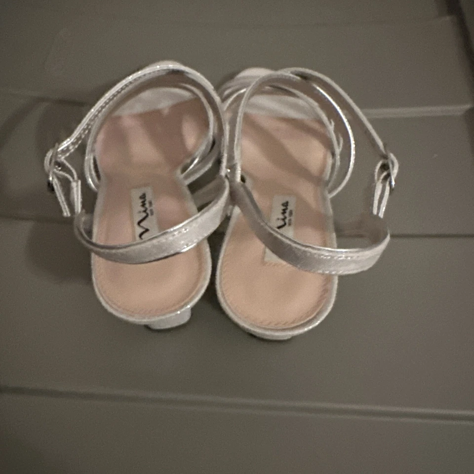 Sandalia para damas Nina New York Genaya plateada reflectante elegante con tiras talla 9 M de EE. UU. Foto 3 de 4