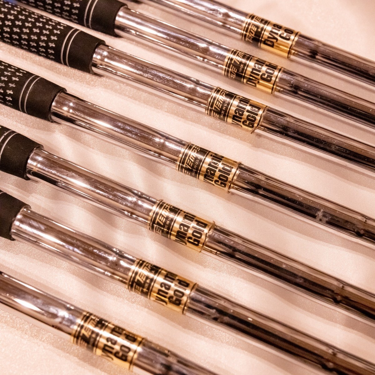 Golf Club IRONS PRGR is3 501 SET of 7 #4-9.P Dynamic gold s200