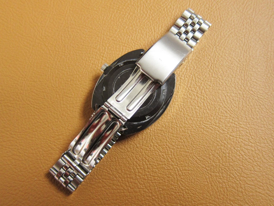 Reloj mecánico Q&Q (Citizen) MEC Y02-120027 con esfera negra (HECHO EN JAPÓN) Foto 4 de 4