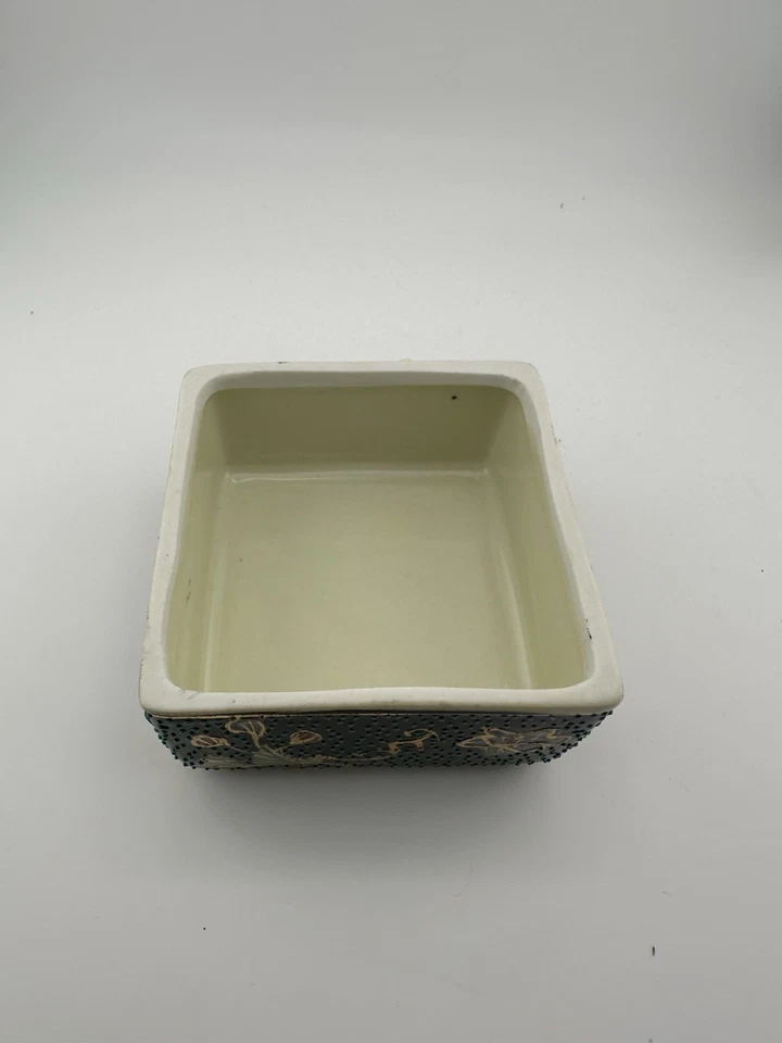 Beautiful Vintage Japanese Hand Painted Moriage Satsuma Trinket / Jewelry Box. - Image 4 of 4