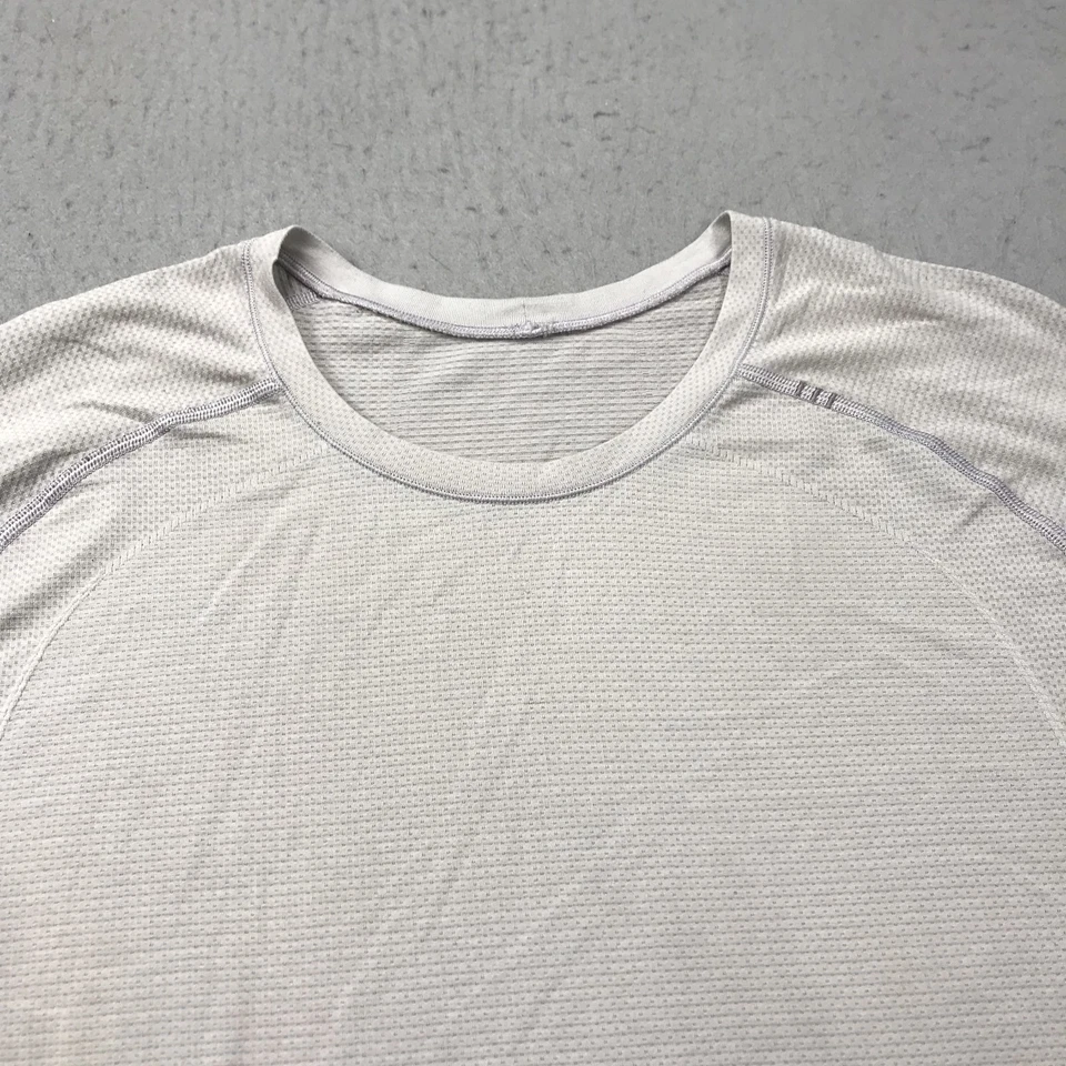 Lululemon Shirt Mens XL Gray White Short Sleeve Metal Vent Tech Workout Gym Logo - Image 2 of 4
