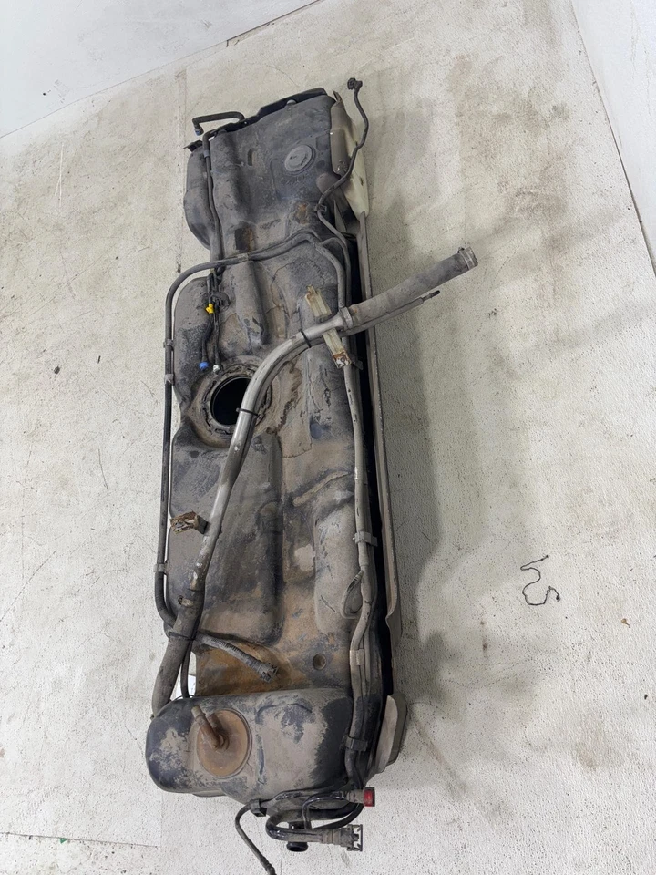 2017-2020 Gmc Yukon Xl 1500 Fuel Tank Reservoir & Filler Neck Pipe Oem - Image 4 of 4