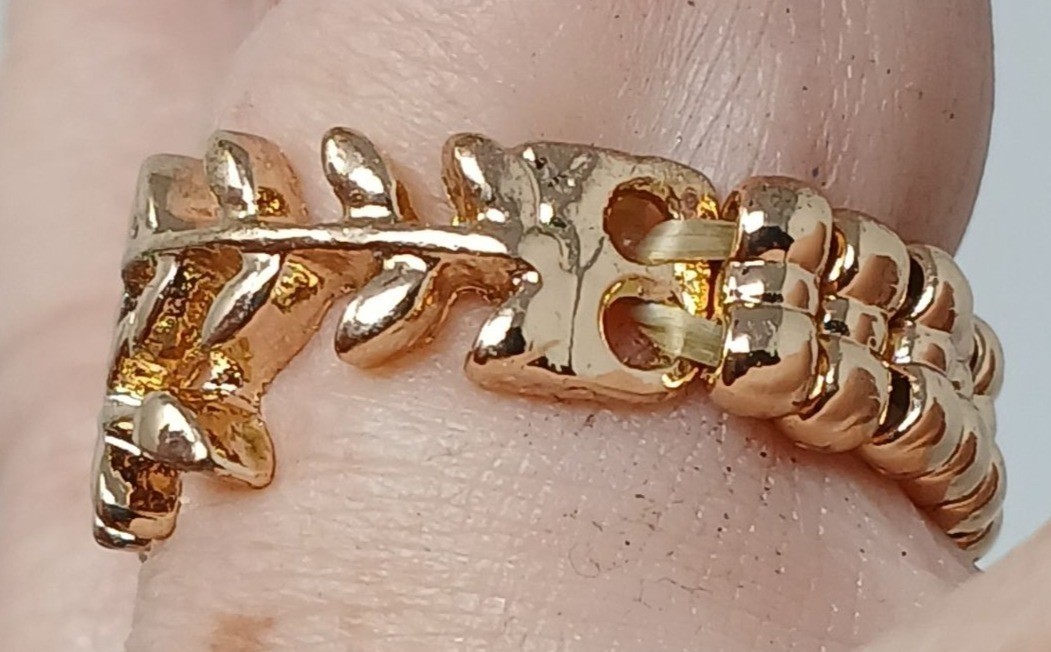 Adjustable Goldtone Leaf Design Ring Elegant & St… - image 2