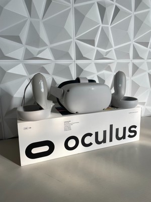 Meta Quest 2 256GB Oculus Virtual Reality Viewer 2 Controller Top Zustand VR