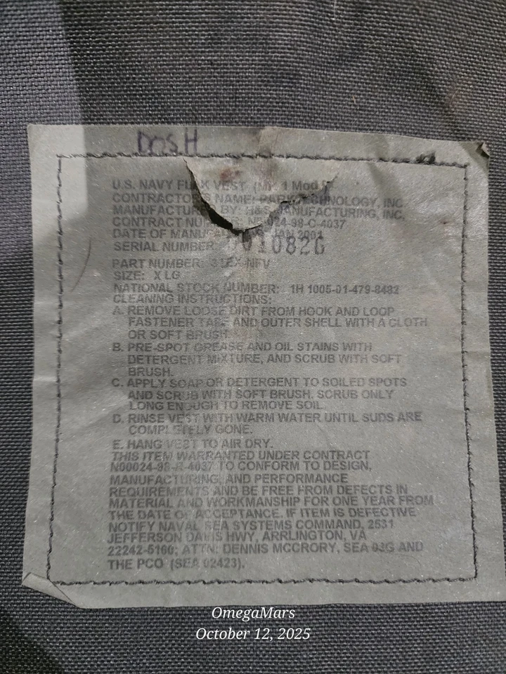 Chaleco antiaéreo excedente de la Marina de los Estados Unidos/Policía talla X LG, intento de retirar insignia de policía.  Foto 3 de 4